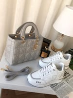 طقم نسائي ماركة ديور حقيبة بناتي مع الشوز وعطر ديو...