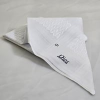 شماغ ديور إبيض