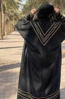 فروة رجالية شتوية جوخ أسود بتطريز ذهبي وفرو داخلي...