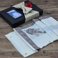 غترة كشمير رجالية فاخرة بتطريز يدوي وتغليف هدية