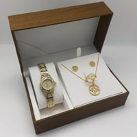 طقم اكسسوار نسائي مع ساعة