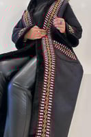 معطف شتوي شرقي طويل مطرز بأناقة