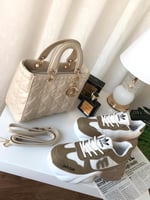 طقم نسائي ماركة ديور حقيبة بناتي مع الشوز وعطر ديو...