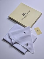 غتره بيضاء من BURBURRYساده 2026