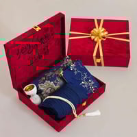 بوكس هدية صلاة فاخر بتصميم مخمل مع سجادة وشرشف ومص...