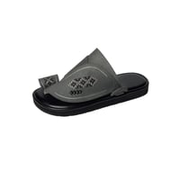 حذاء رجالي لون رمادي