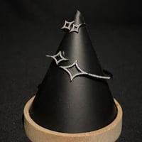 طقم يد زيركون يناسب يدك وبلمعه براقه باللون الفضي