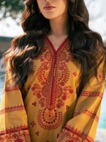 فستان هندي بلون وهج الزعفران الدافئ