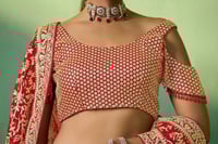 ساري عروس أحمر ملكي مطرز بالفخامة