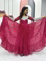 عنبر التوابل وورد الغروب لبس هندي فاخر بألوان دافئ...