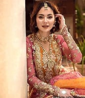 جلابية مزيج من اللون البرتقالي والوردي الذهبي