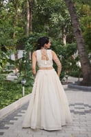 فستان هندي كريمي مطرز بألوان زاهية