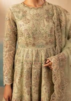 نعومة نسمة الماء باطلالة منعش