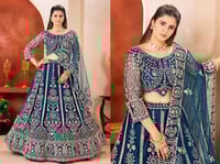 ساري وهج الغروب وعمق السماء