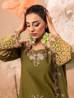 سحر الزمرد أخضر ملكي