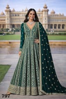 فستان عيد ملكي داكن