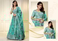 الوان تسرق الانظار وسحر لا يقاوم