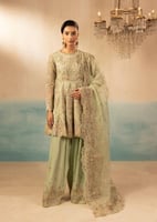 نعومة نسمة الماء باطلالة منعش