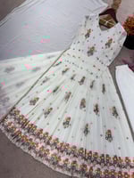 سحر الأبيض الملكي وأناقة الليل الأسود