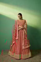 ساري عروس أحمر ملكي مطرز بالفخامة