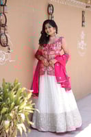 طقم هندي فخم بتطريز تقليدي