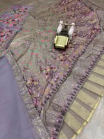 رومانسية ملكية تخطف الأنظار