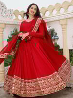 الأحمر المطرز بالذهب