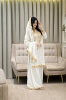 نعومة هندية بلمسة الاحمر والذهبي