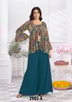 طقم يبرز الأنوثة بلمعة فاخرة