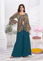 طقم يبرز الأنوثة بلمعة فاخرة