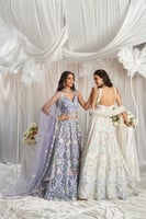 أطياف الفخامة طقم هندي مطرز بألوان ملكية