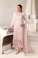 حكاية عشق بلون الورد والذهب