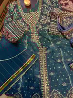 فستان عروس هندي فاخر بتطريز ملكي