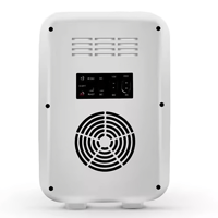 ثلاجة صغيرة لمستحضرات التجميل مزودة بمرآة أبيض