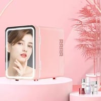 ثلاجة صغيرة لمستحضرات التجميل مزودة بمرآة أبيض