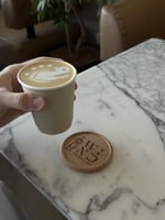 قاعدة كوب خشبية انحتها بإسمك