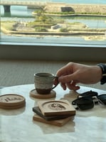 قاعدة كوب خشبية انحتها بإسمك