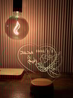 لوحة مضيئة بتصميم قلب مخصص للأسماء والتاريخ