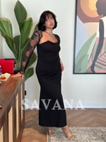 فستان اسود كم طويل