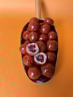 توت حامض مجفف بالتجميد مغطى بالشوكولاته بنكهه الرم...