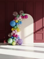 قوس بالونات مزين ببالونات شفافة - ستاند