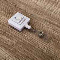 تعليقة بلاستيك لون أبيض مربع