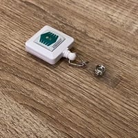 تعليقة بلاستيك لون أبيض مربع