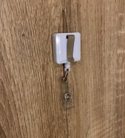 تعليقة بلاستيك لون أبيض مربع