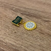 بروش علم السعودية ورؤية معدن مشبك ( عرض 1.9سم ارتف...