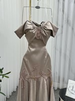 تصميم فساتين حرير بني