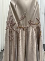 تصميم فساتين حرير بني