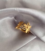 خاتم الزهرتين الذهبي مقاس 7