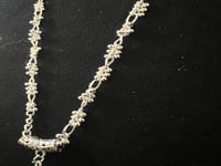 عقد لومينا الفضي اللون