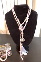 عقد طويل يلبس بأكثر من طريقة